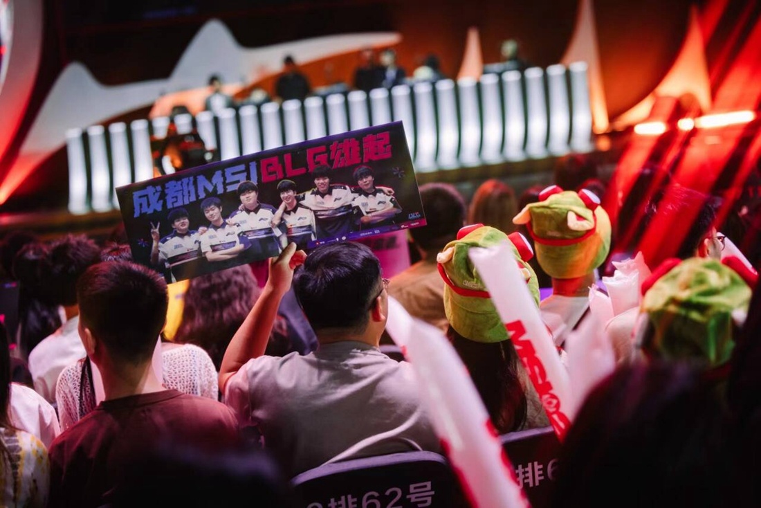 ropz 在整场比赛中取得了22次击杀，但他无法带领队友获得5次双位数击杀。 Vitality 轻松赢得了第一张地图。